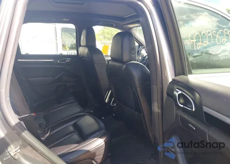 2016 Porsche Cayenne z USA, uszkodzony, nr VIN WP1AA2A24GLA10857